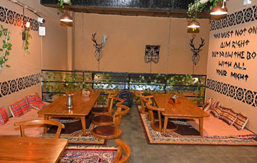 Famous food spot in pune-bappa misal cafe, tasty misal in pune